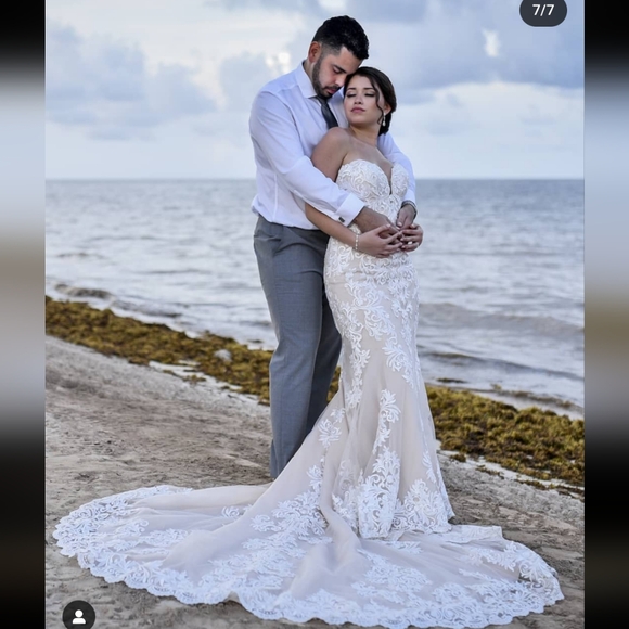 Wedding Dress: Essense of Australia - Picture 4 of 14